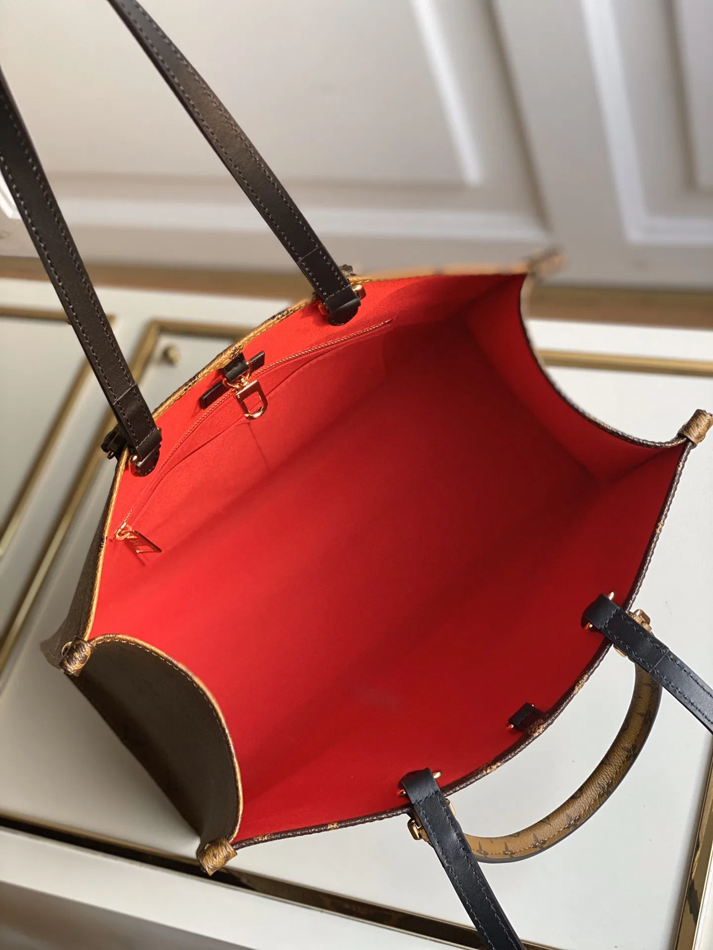 LV 27FW EJMGZXH 069 토트백 7