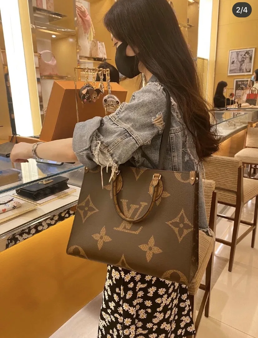 LV 27FW EJMGZXH 069 토트백 16