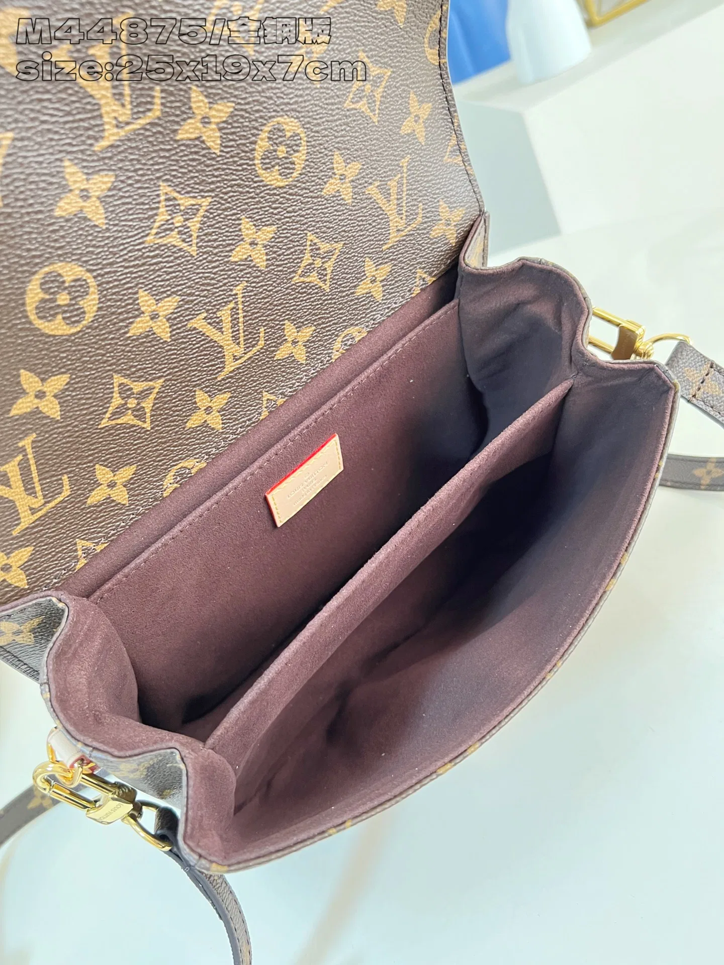 LV 27FW EJMGZXH 074 숄더백 11
