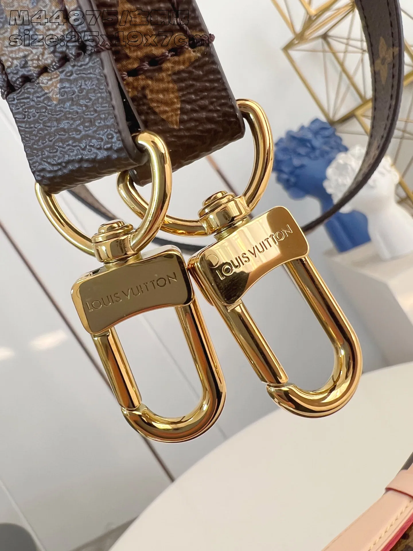 LV 27FW EJMGZXH 074 숄더백 13