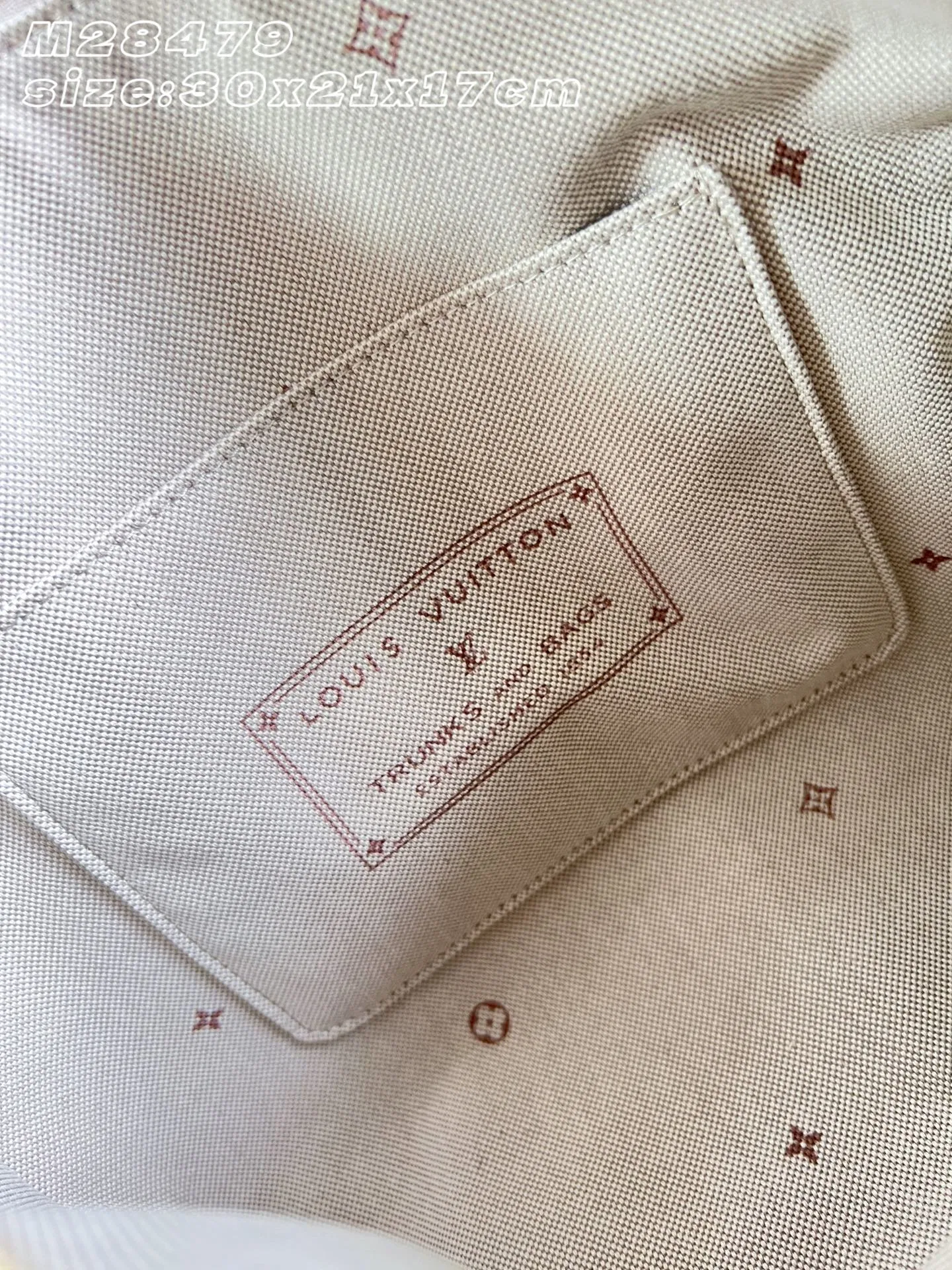 LV 27FW EJMGZXH 104 토트백 16