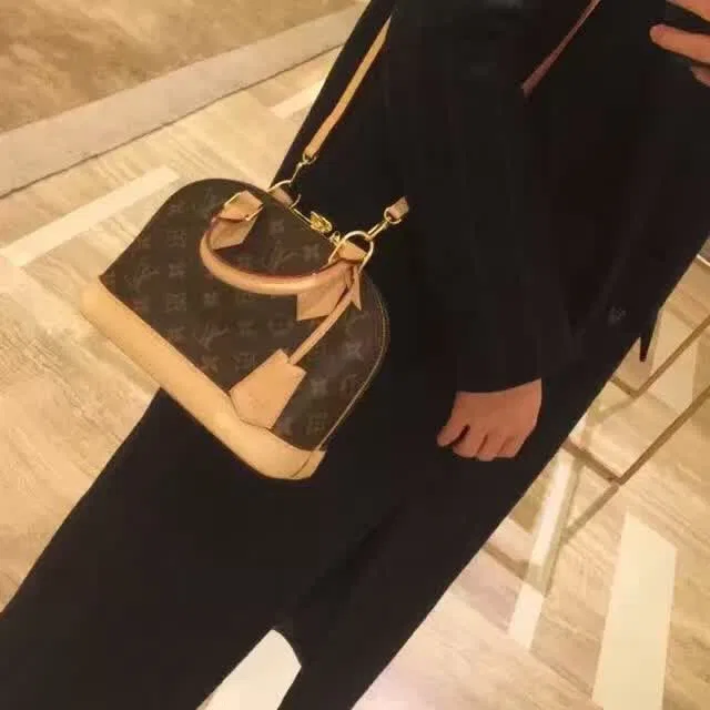 LV 27FW EJMGZXH 117 토트백 17