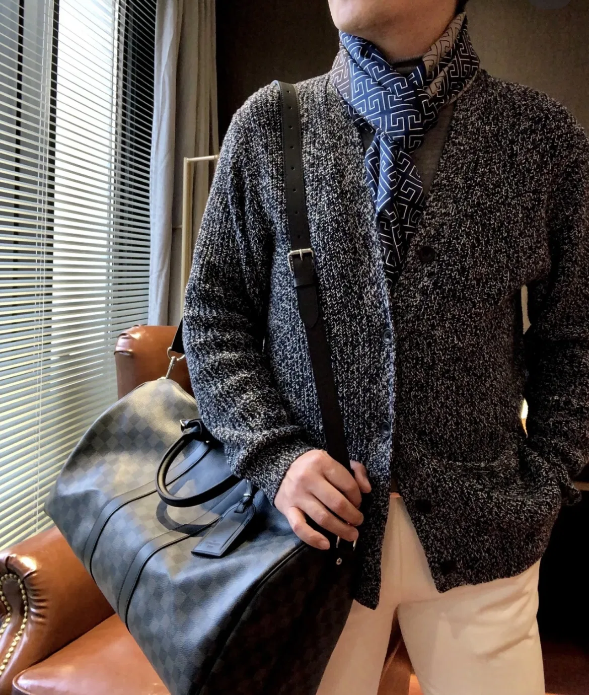 LV 27FW EJMGZXH 128 토트백 15