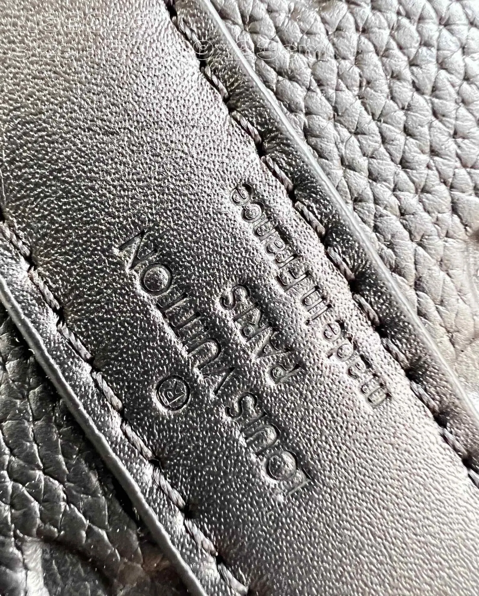 LV 27FW EJMGZXH 129 토트백 10