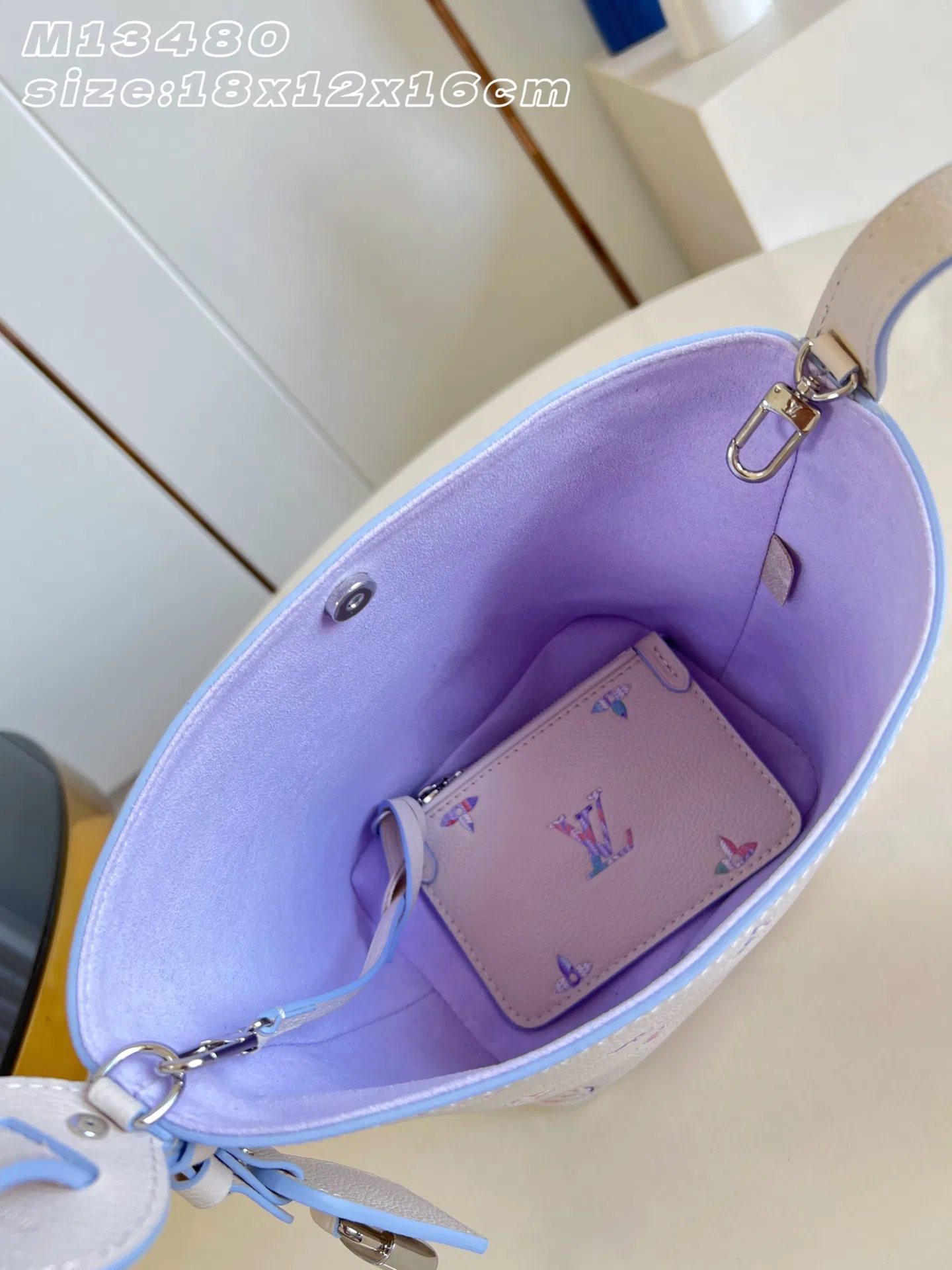 LV 27FW EJMGZXH 138 버킷백 7