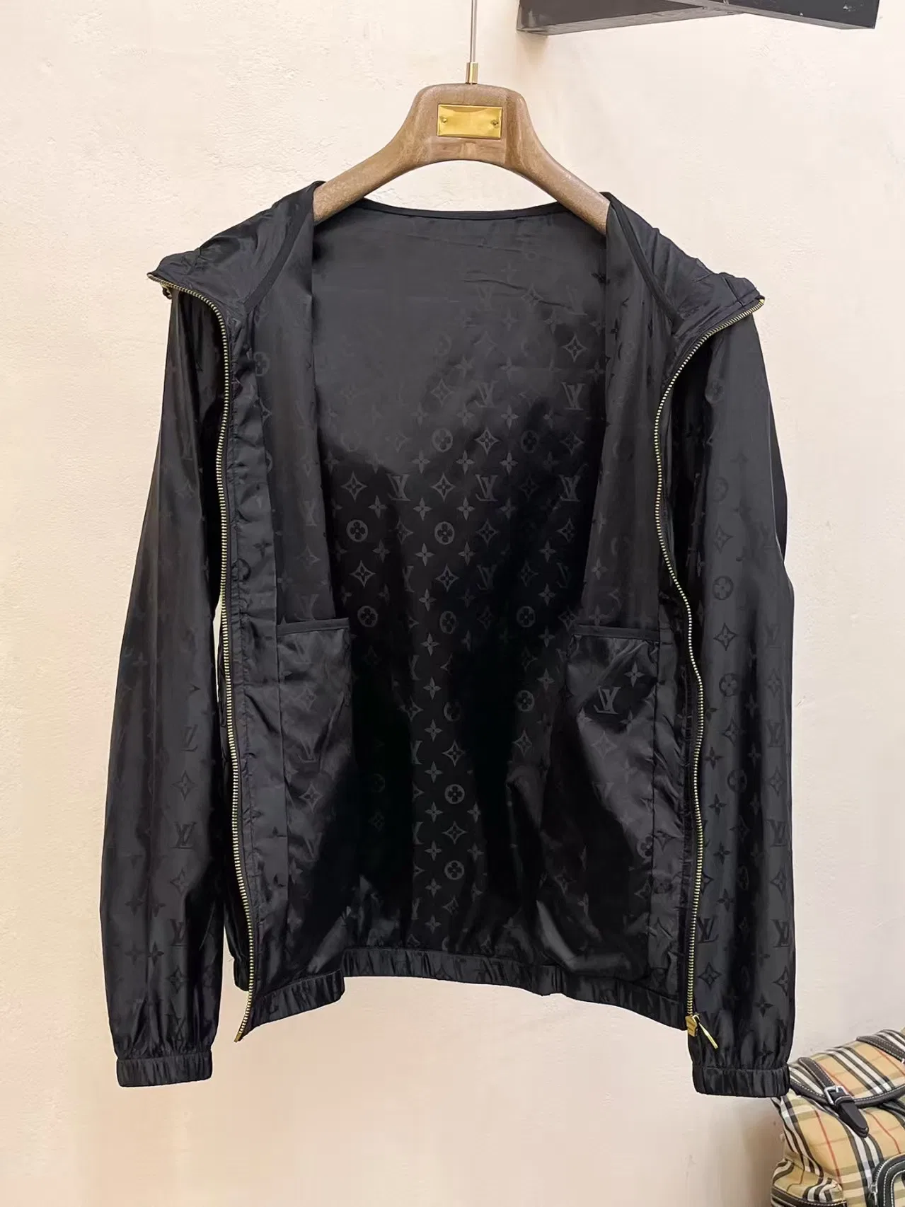LV 27FW FVAHDTN 015 윈드브레이커 8