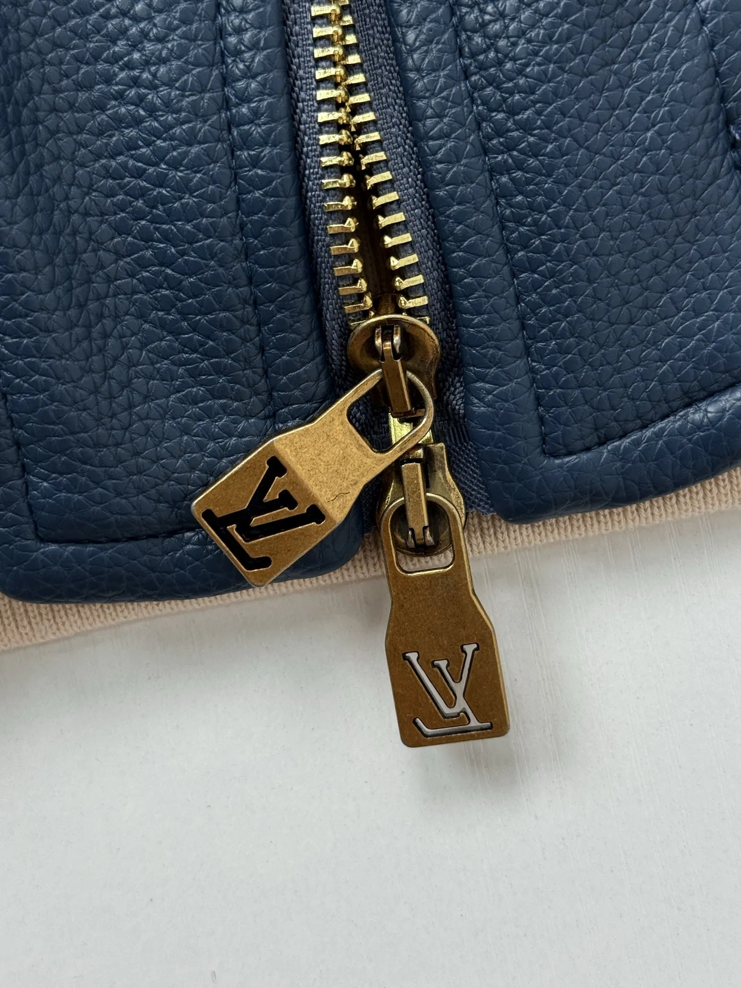 LV 27FW FVAHDTN 026 레더자켓 9