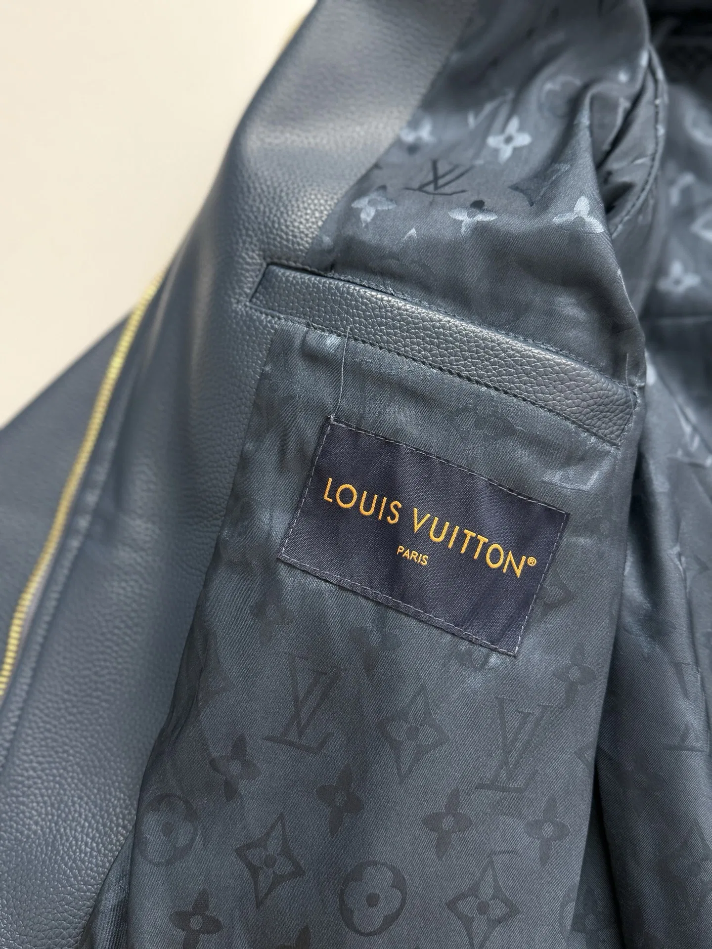 LV 27FW FVAHDTN 026 레더자켓 11