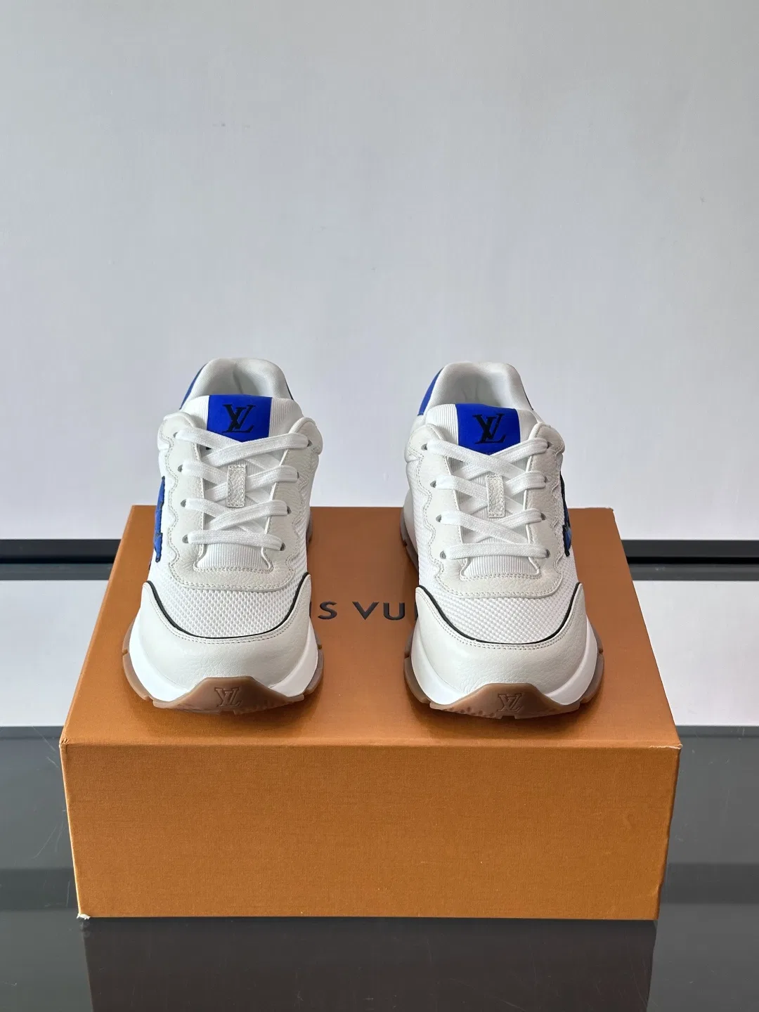 LV 27FW HOSLVLO 003 스니커즈 11