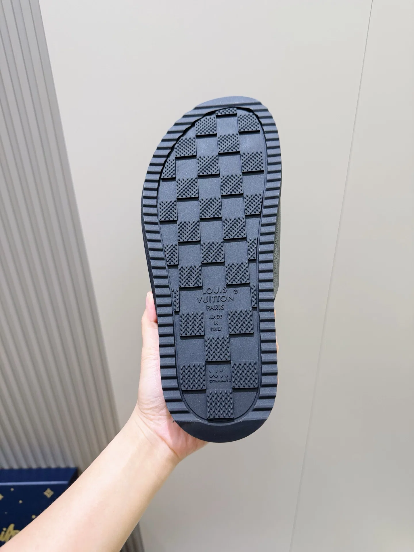 LV 27FW HOSLVLO 004 슬리퍼 18
