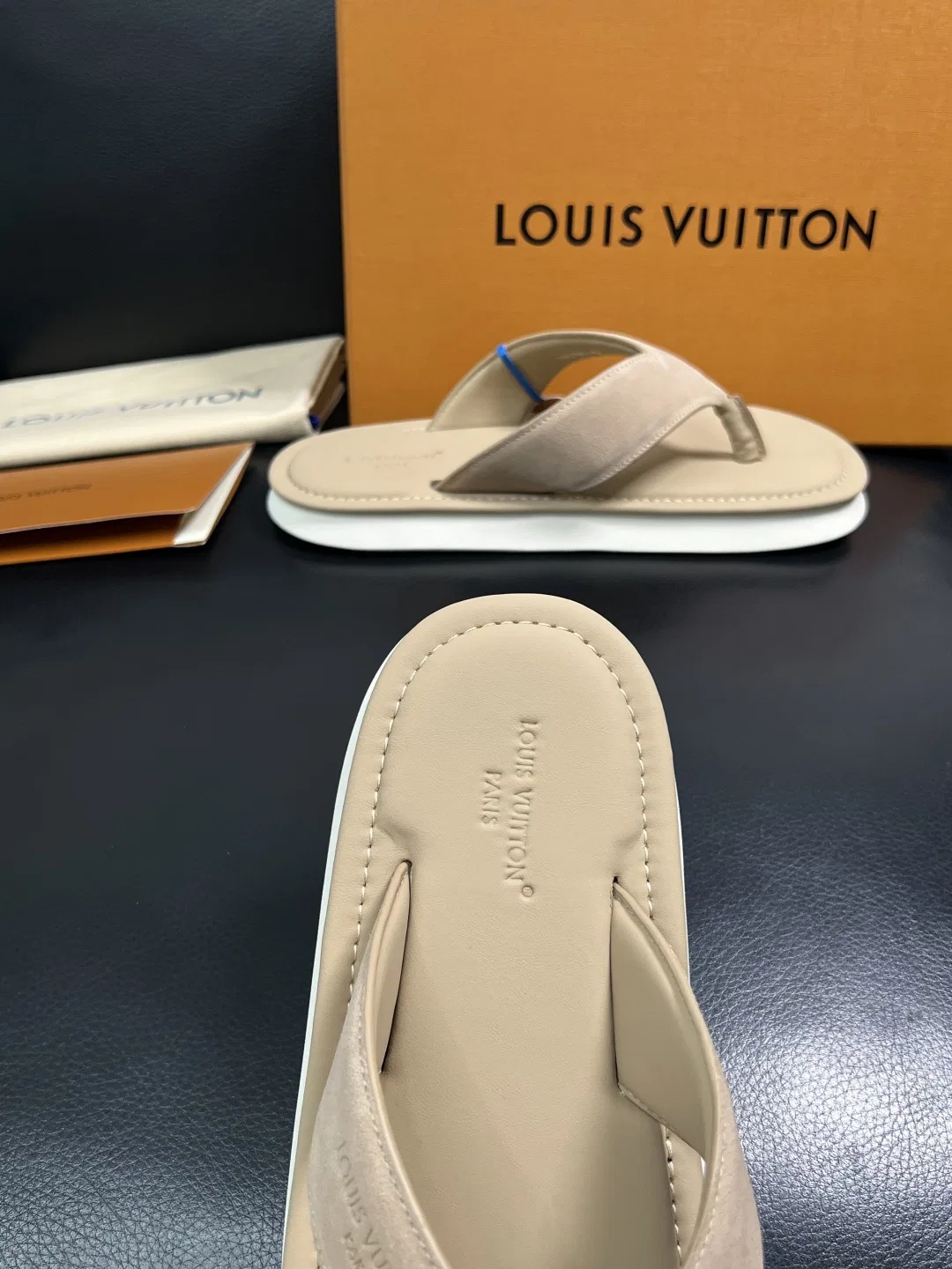 LV 27FW HOSLVLO 007 쪼리 7