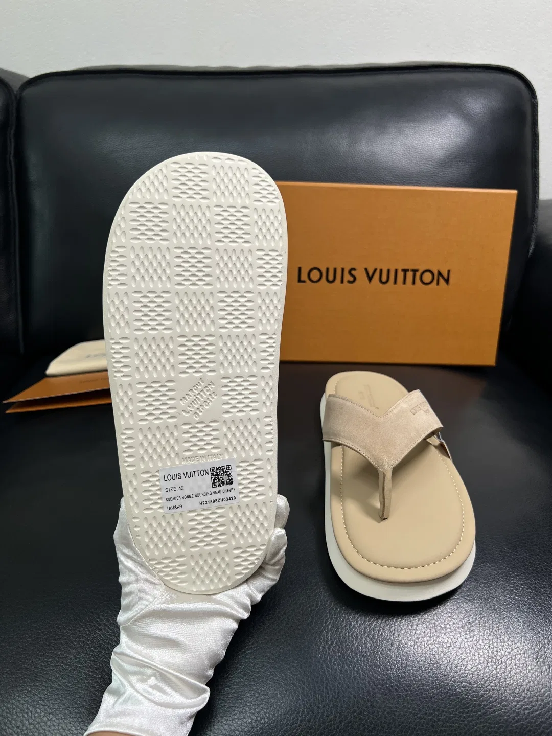 LV 27FW HOSLVLO 007 쪼리 9
