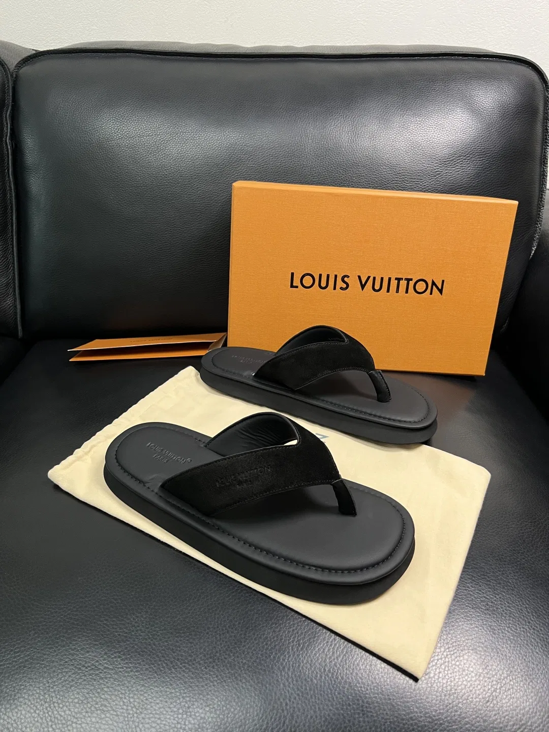 LV 27FW HOSLVLO 007 쪼리 10