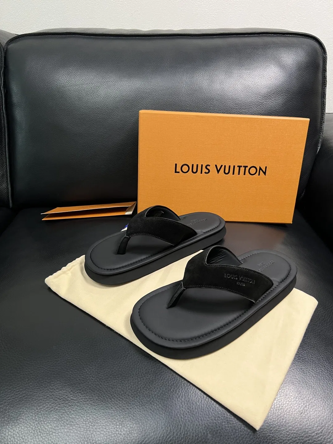 LV 27FW HOSLVLO 007 쪼리 11