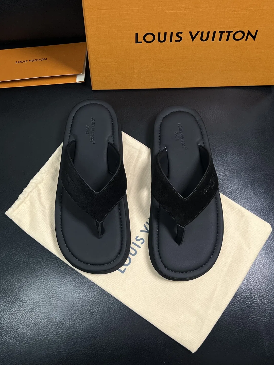 LV 27FW HOSLVLO 007 쪼리 12