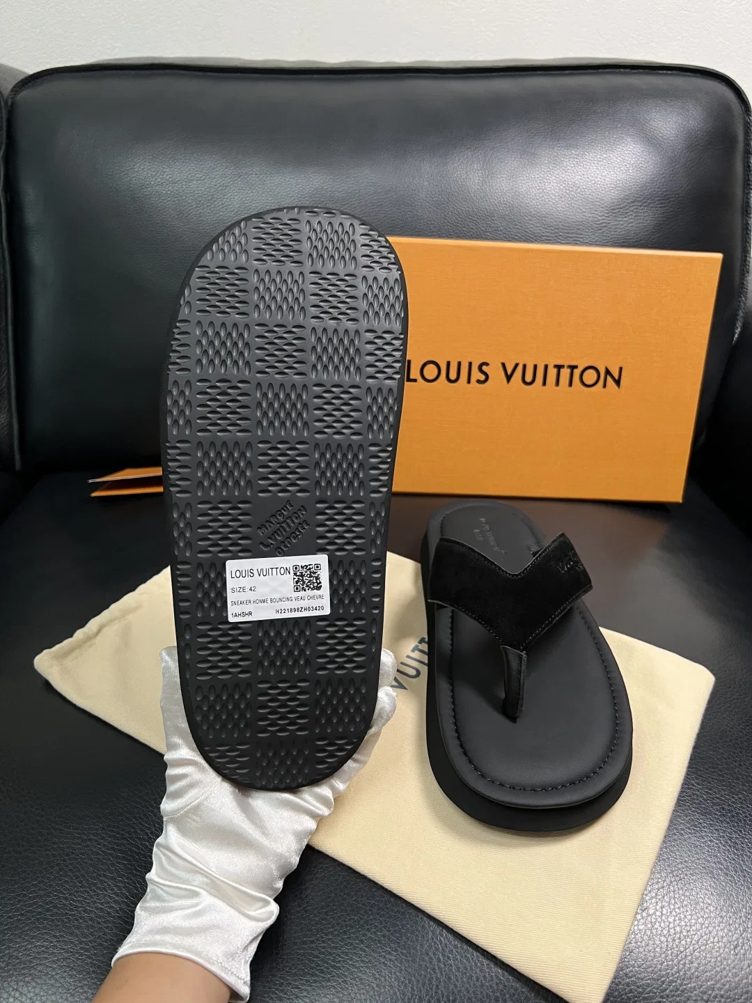 LV 27FW HOSLVLO 007 쪼리 18