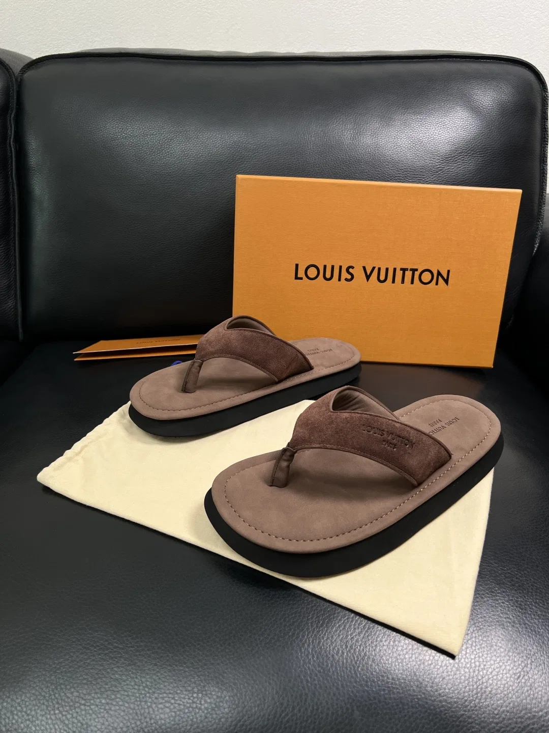 LV 27FW HOSLVLO 007 쪼리 20