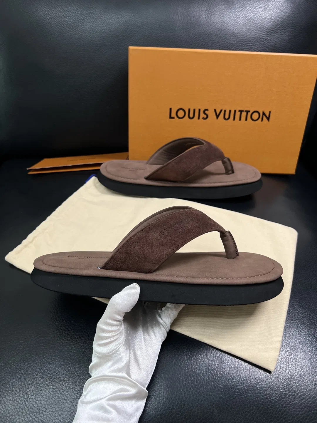 LV 27FW HOSLVLO 007 쪼리 22