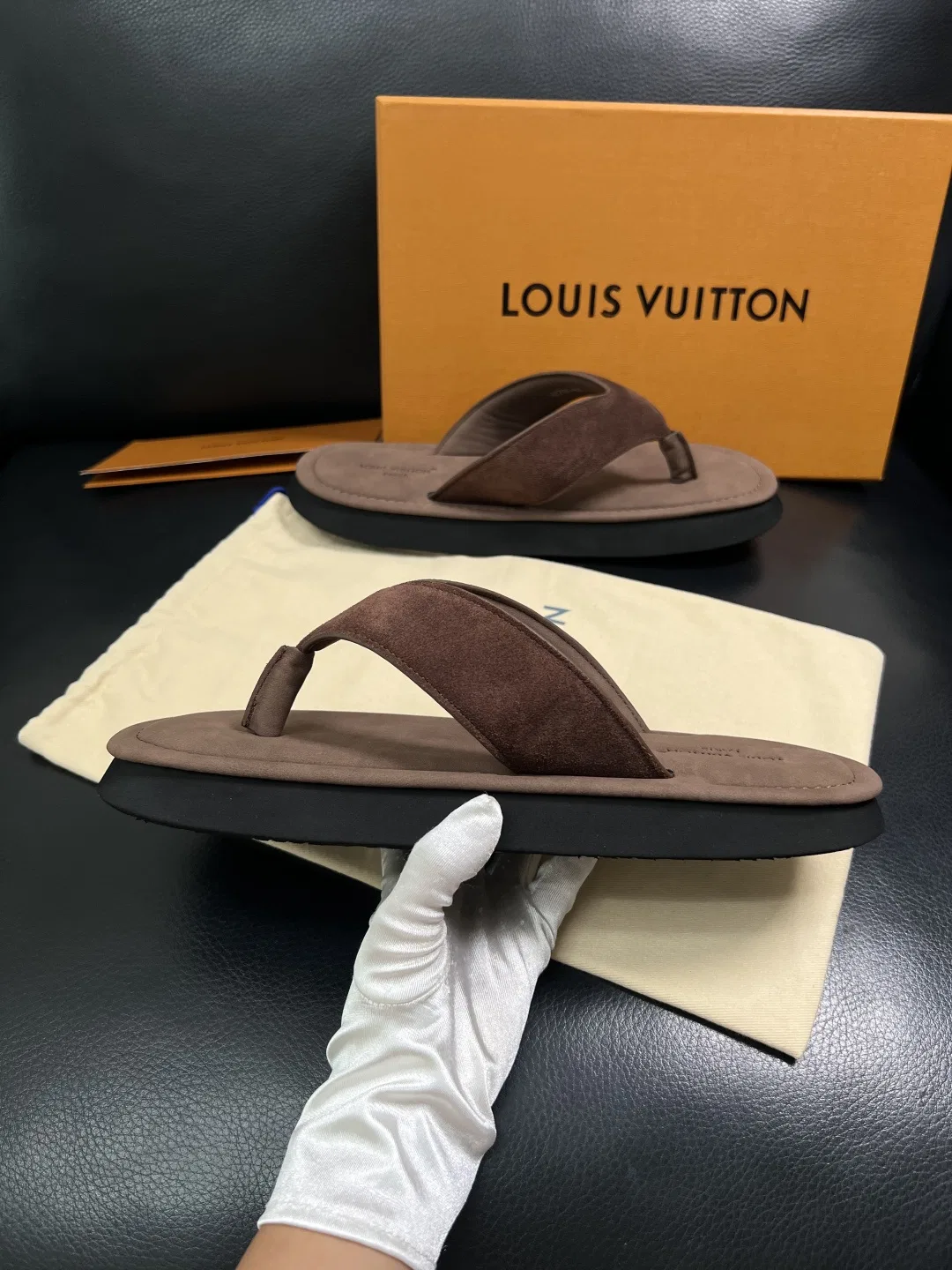 LV 27FW HOSLVLO 007 쪼리 23