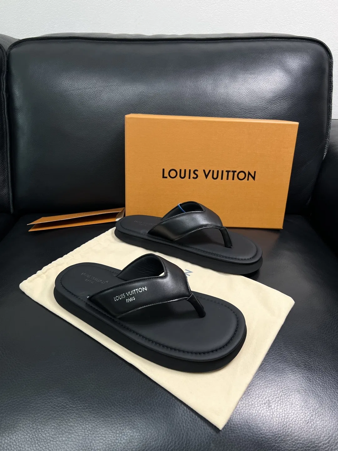 LV 27FW HOSLVLO 007 쪼리 28