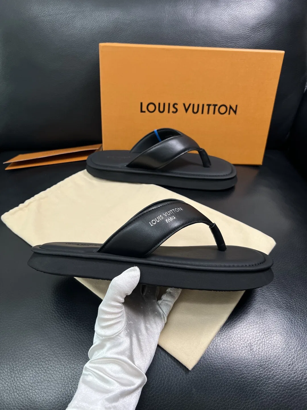 LV 27FW HOSLVLO 007 쪼리 31