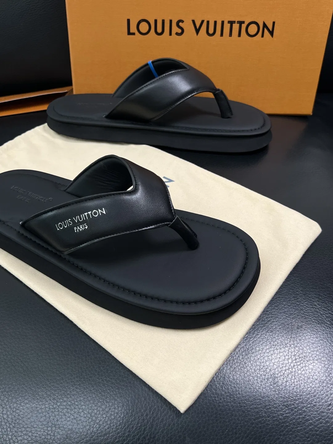 LV 27FW HOSLVLO 007 쪼리 33