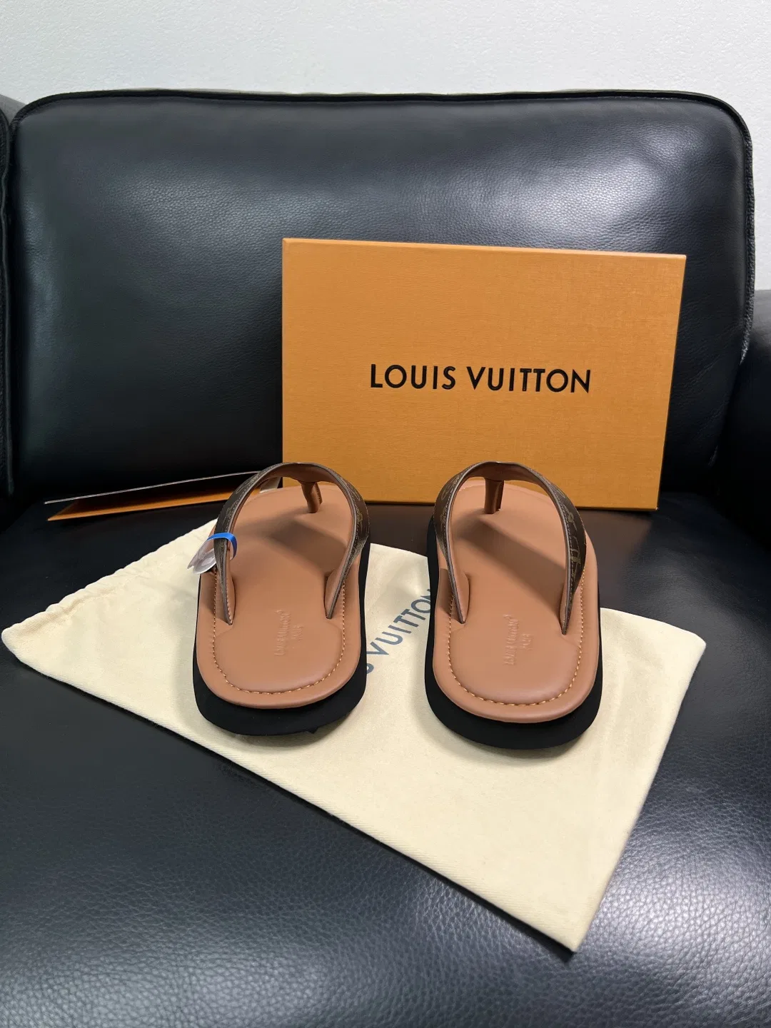 LV 27FW HOSLVLO 008 쪼리 8