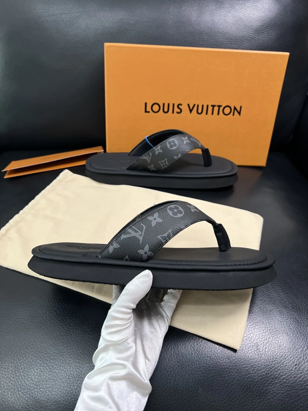 LV 27FW HOSLVLO 008 쪼리 13