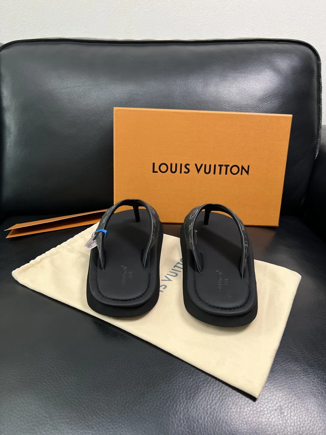 LV 27FW HOSLVLO 008 쪼리 16