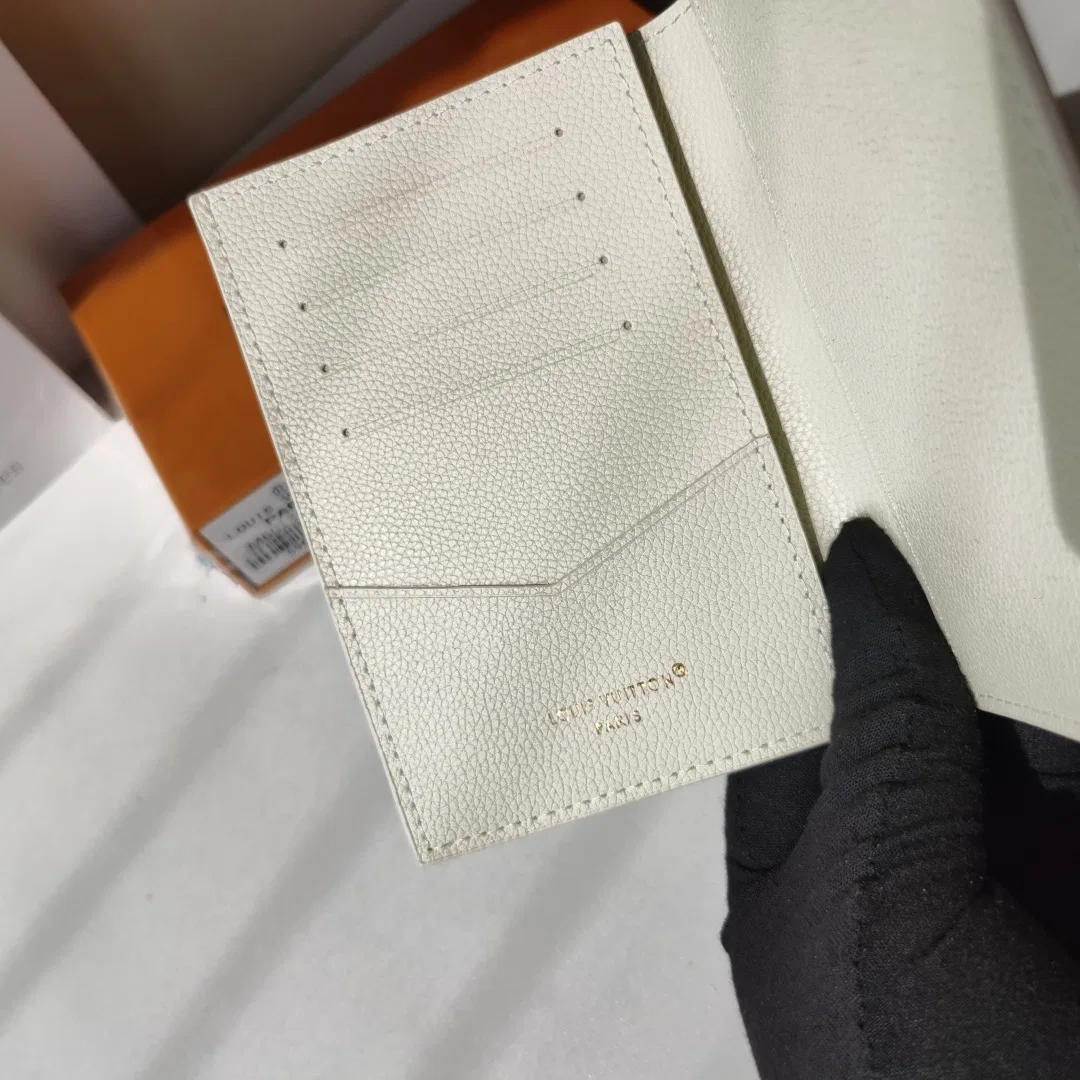 LV 27FW JBJVXGJ 044 지갑 8