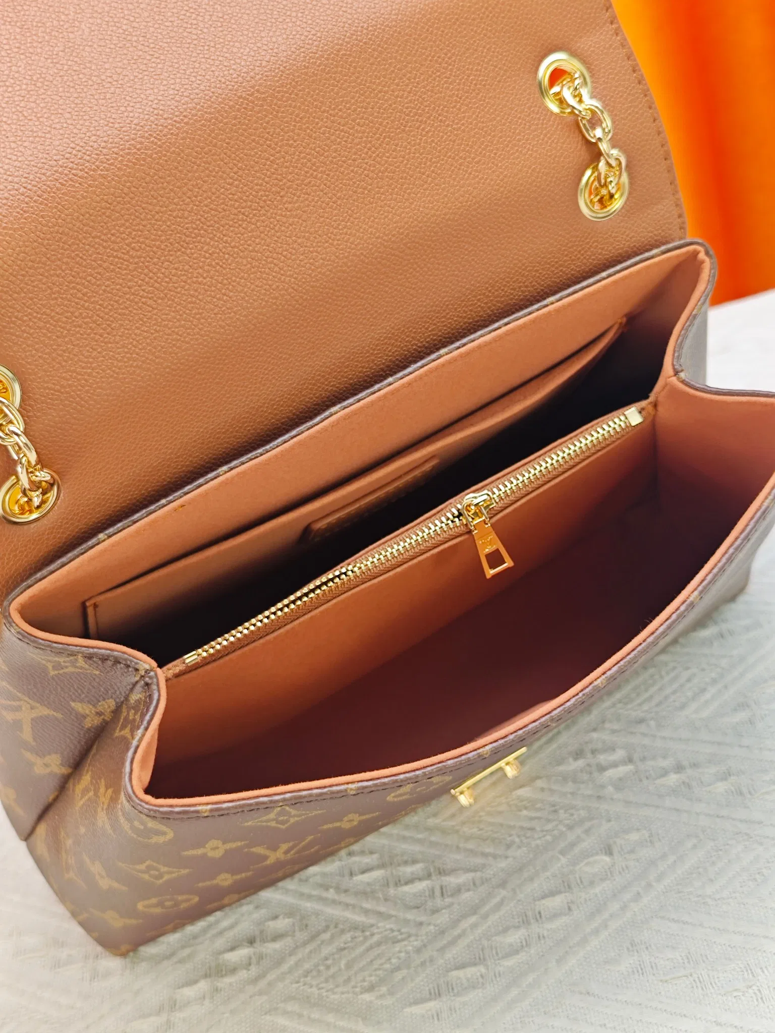 LV 27FW JBJVXGJ 062 숄더백 9