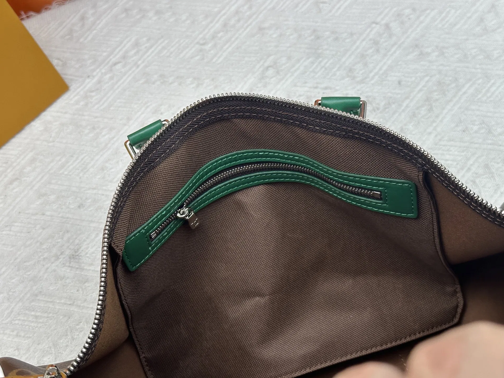LV 27FW JBJVXGJ 067 토트백 8
