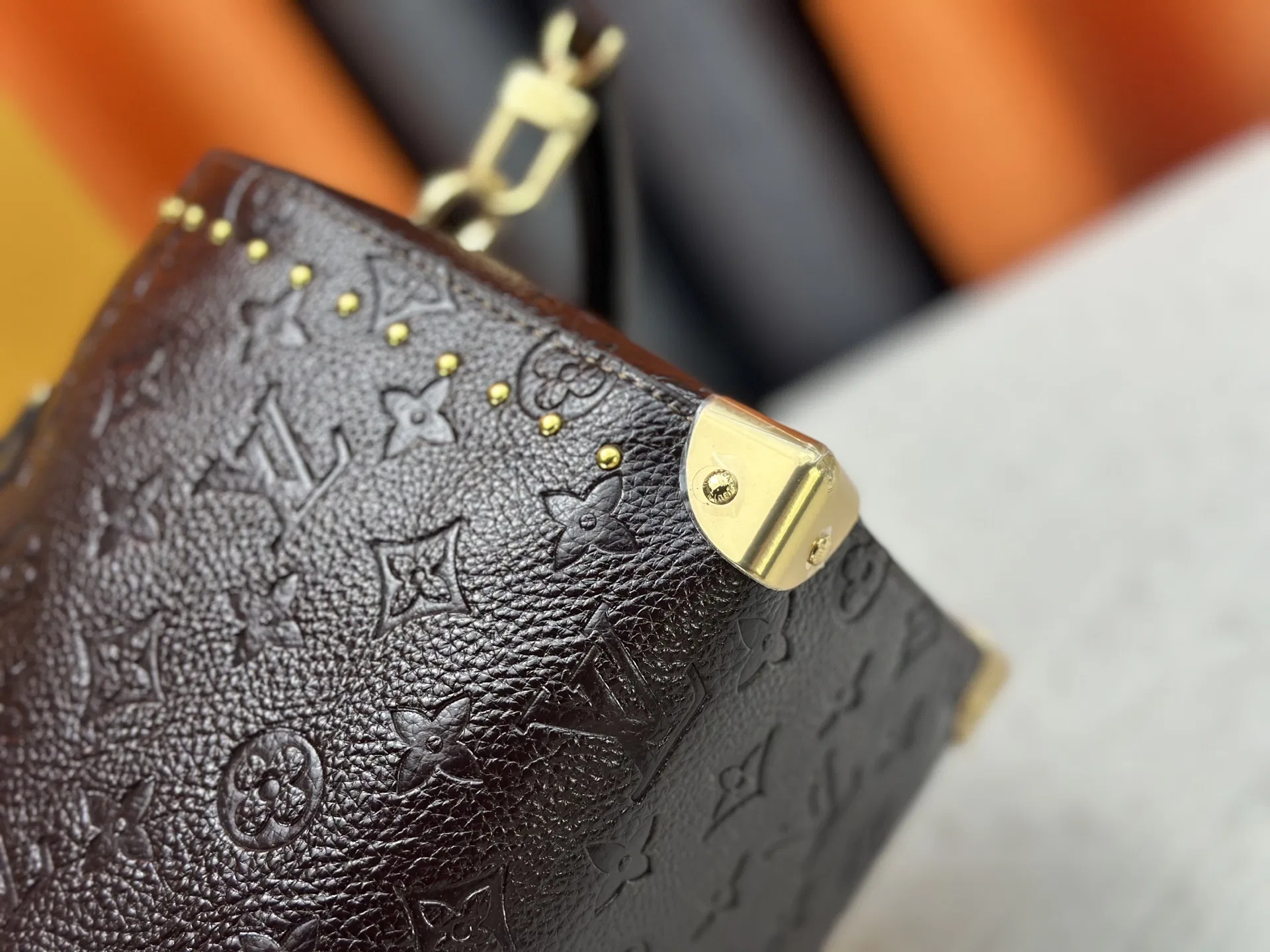LV 27FW JBJVXGJ 070 토트백 7
