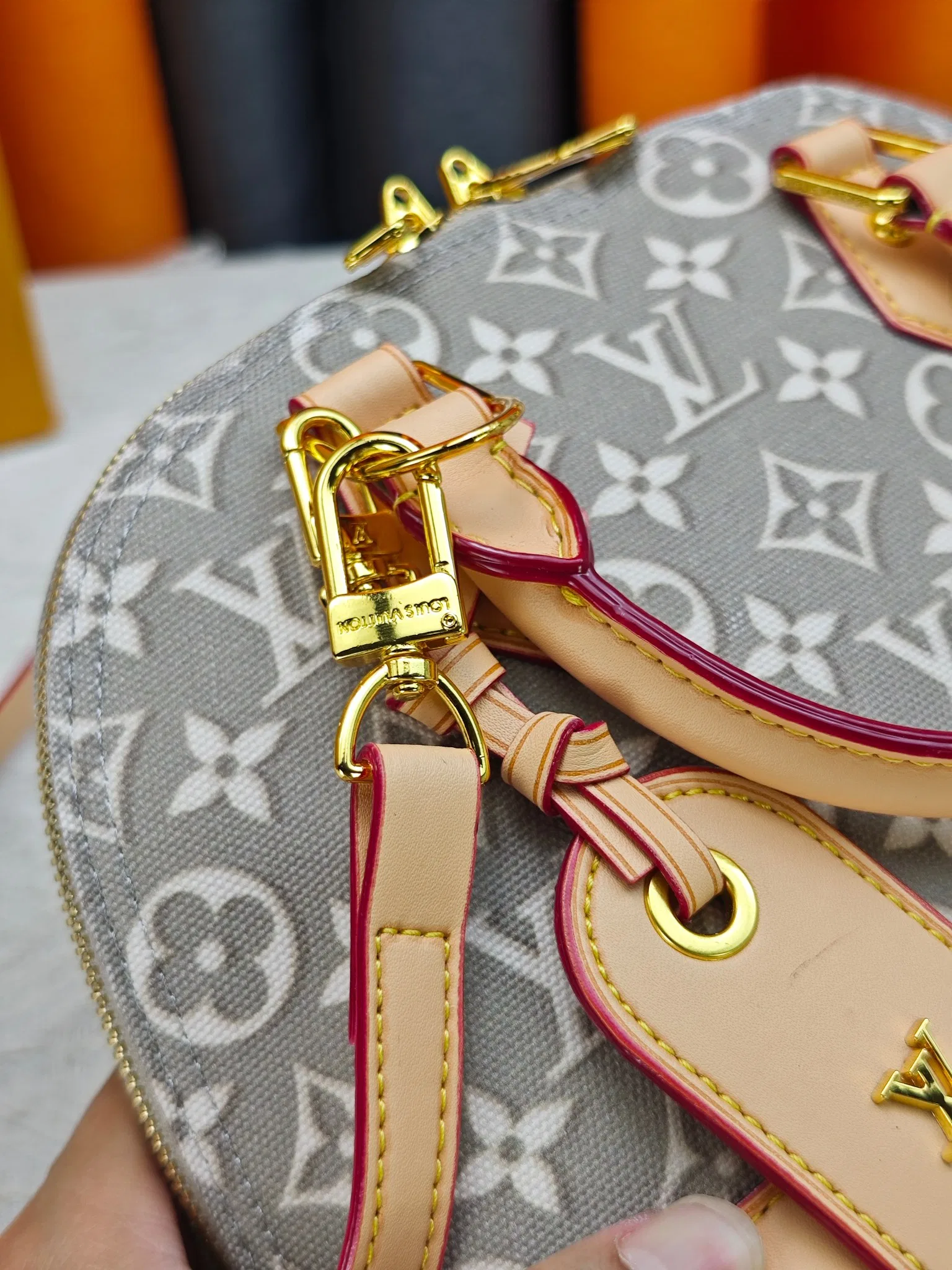 LV 27FW JBJVXGJ 074 토트백 7