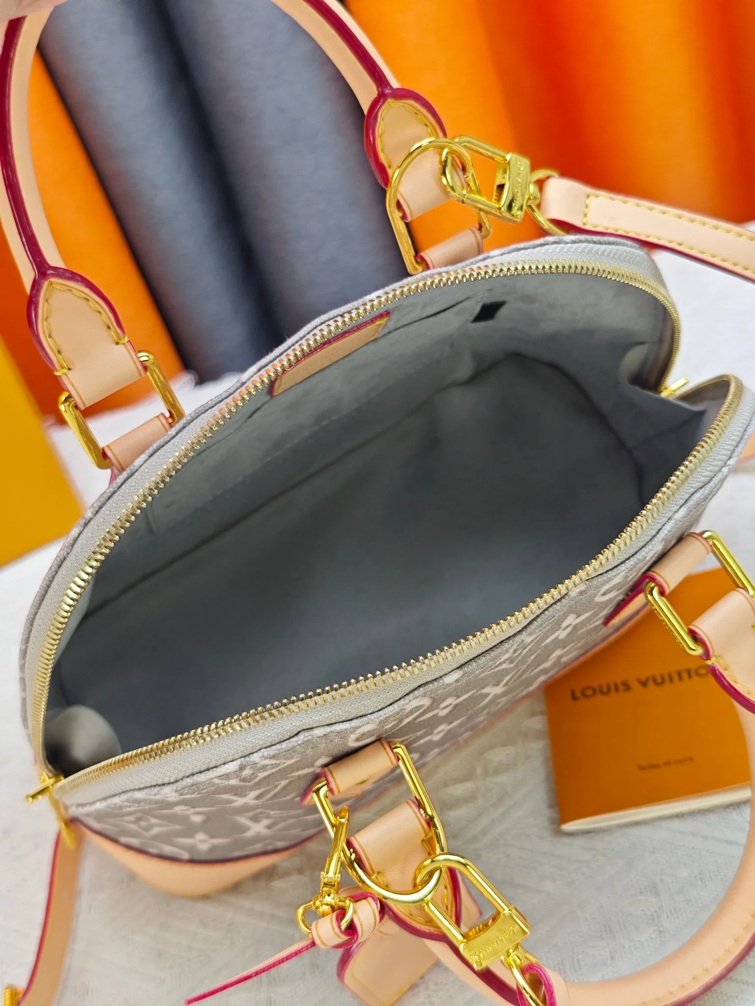 LV 27FW JBJVXGJ 074 토트백 9