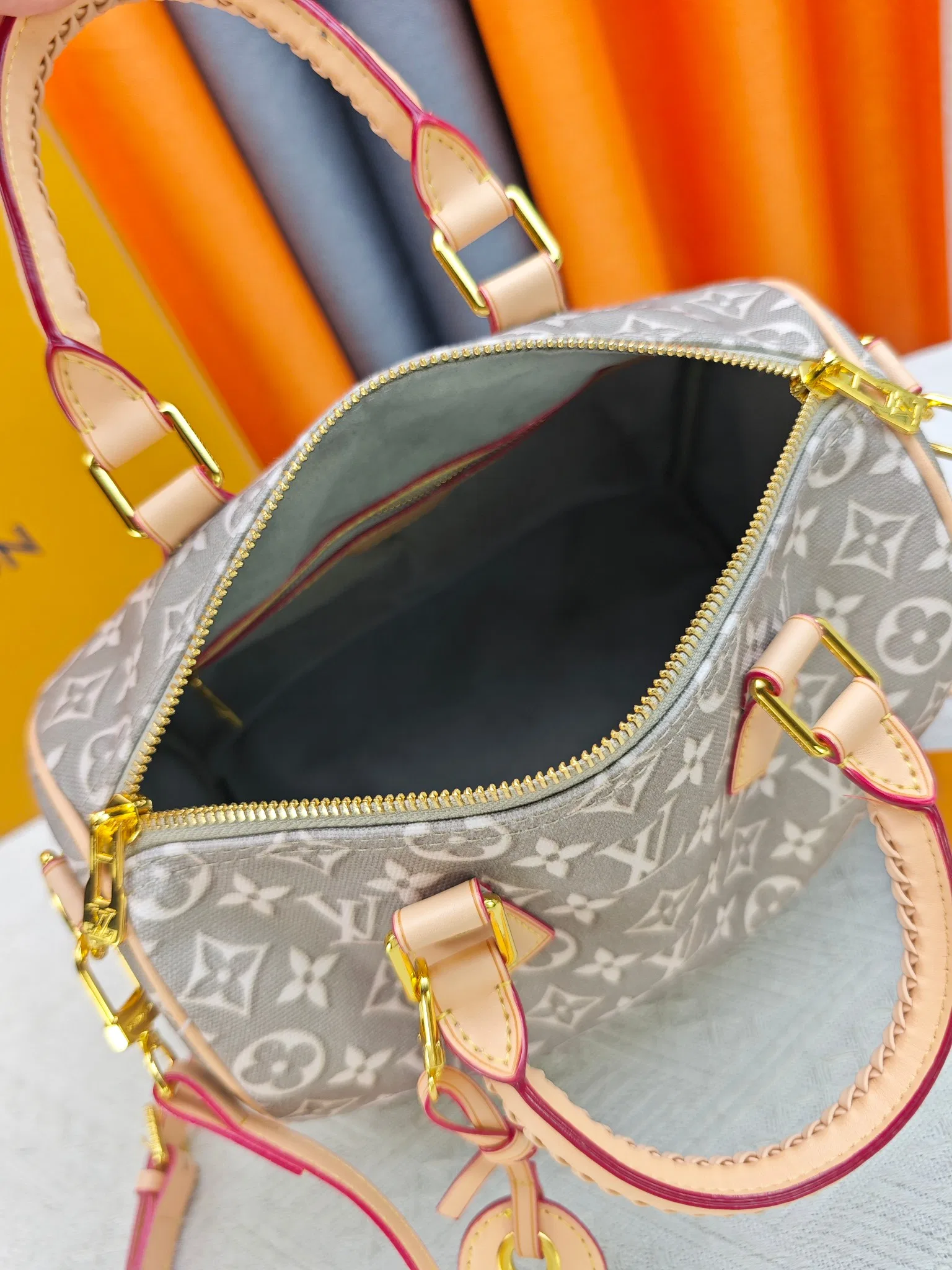 LV 27FW JBJVXGJ 076 토트백 9