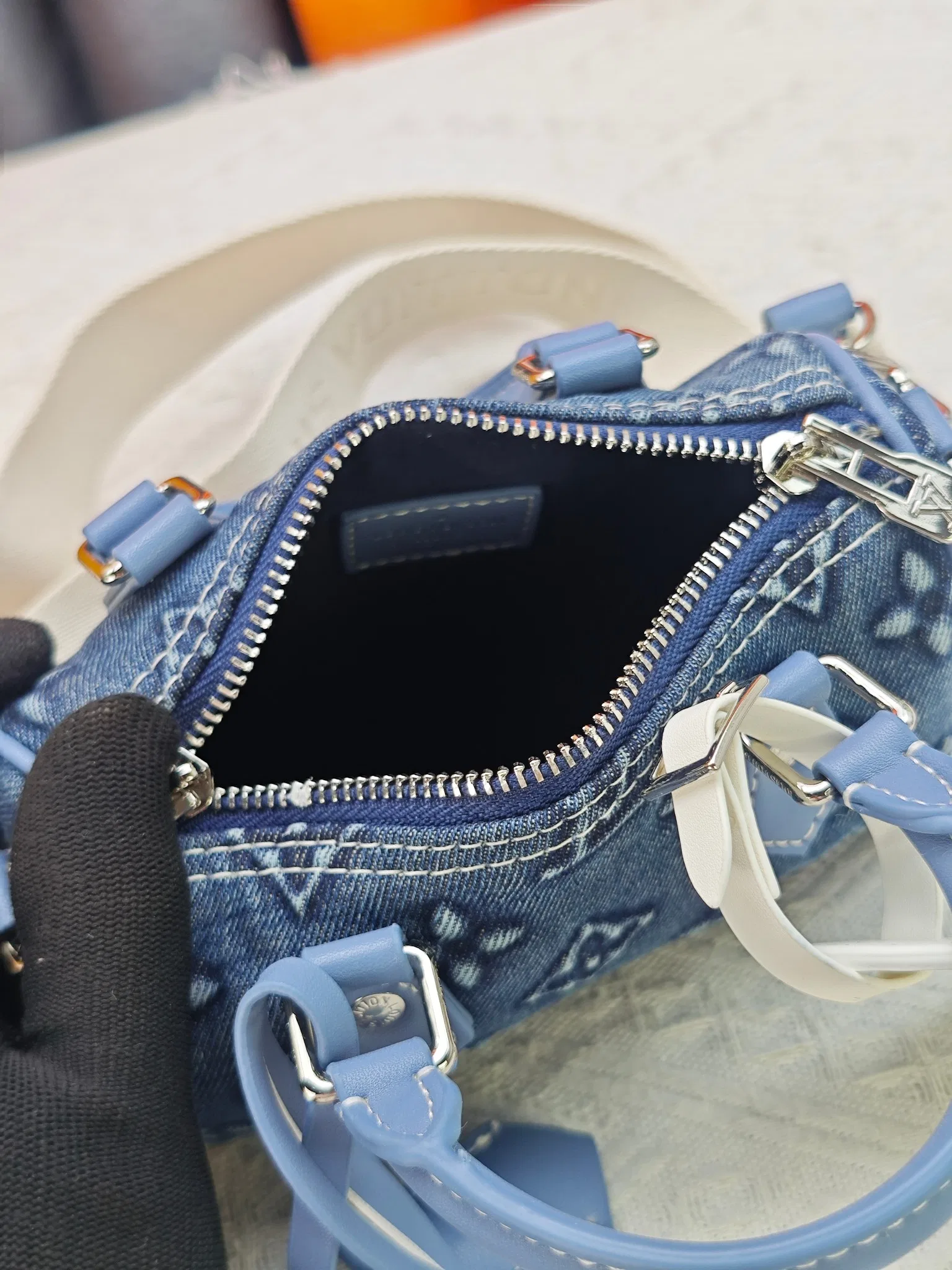 LV 27FW JBJVXGJ 080 토트백 9