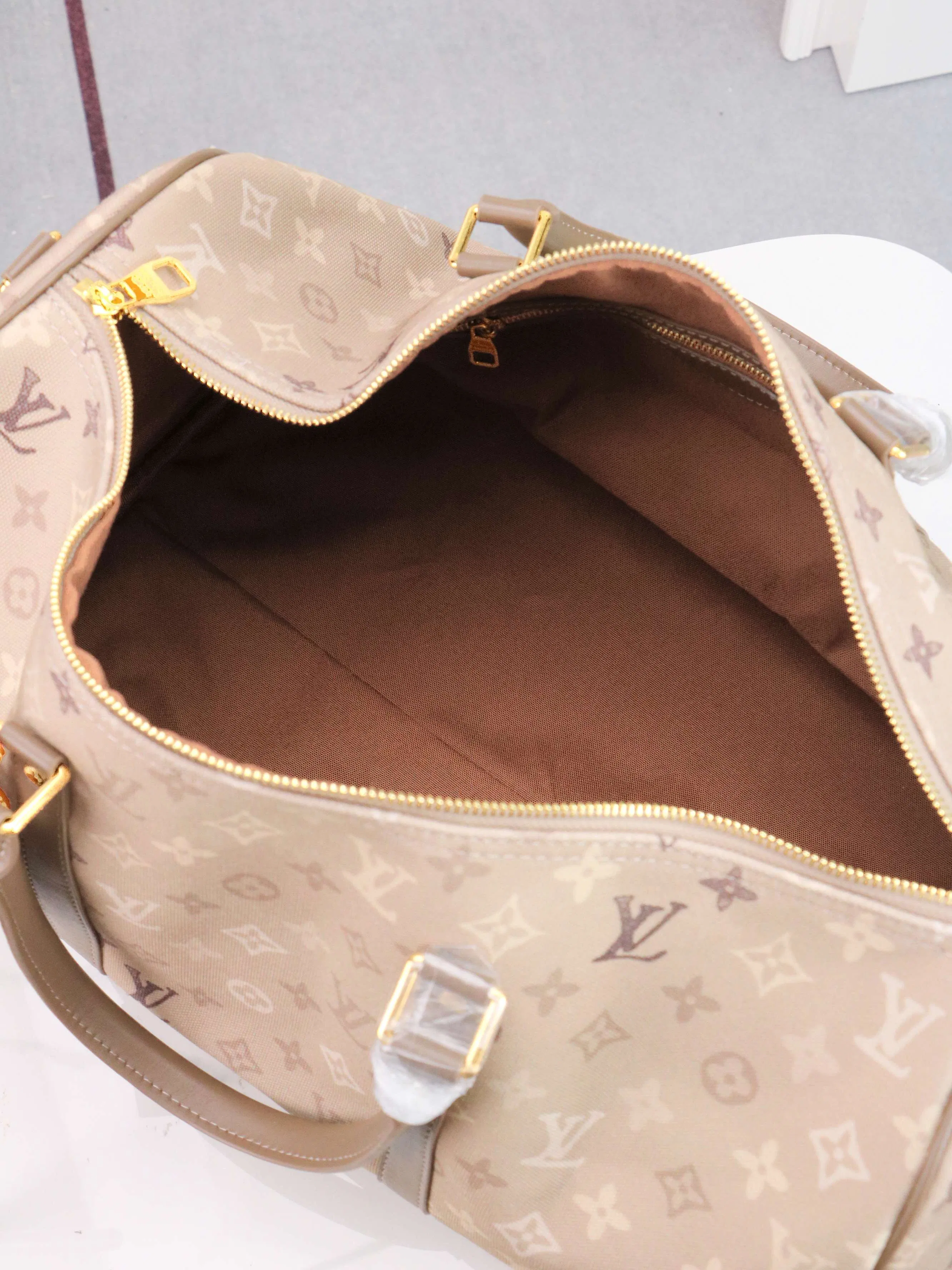 LV 27FW JBJVXGJ 082 토트백 9