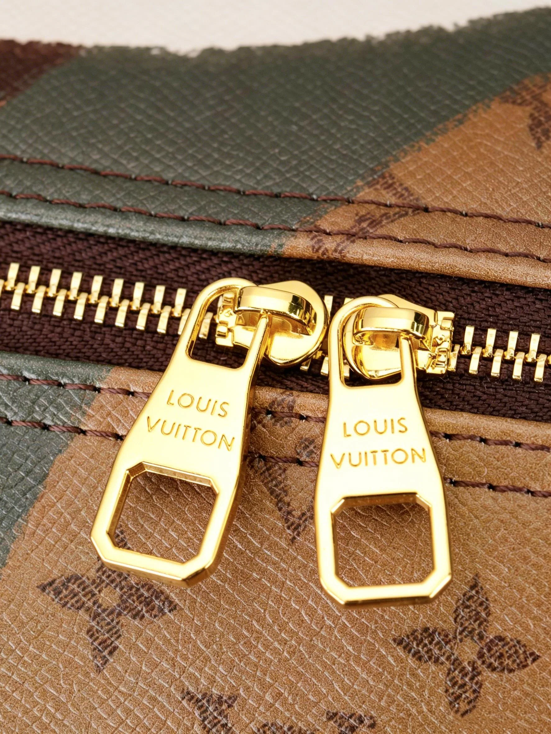LV 27FW JBJVXGJ 083 토트백 9