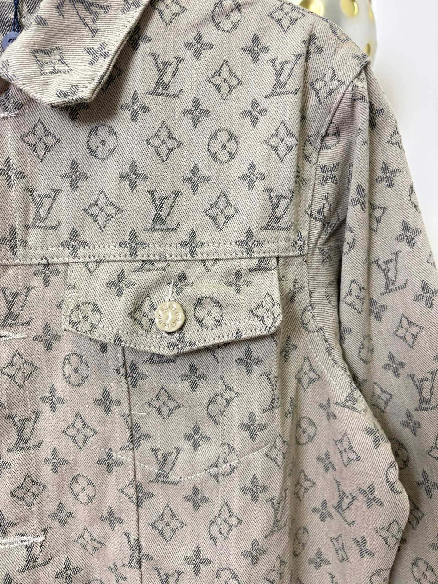 LV 27FW JBJVXGJ 213 자켓 7