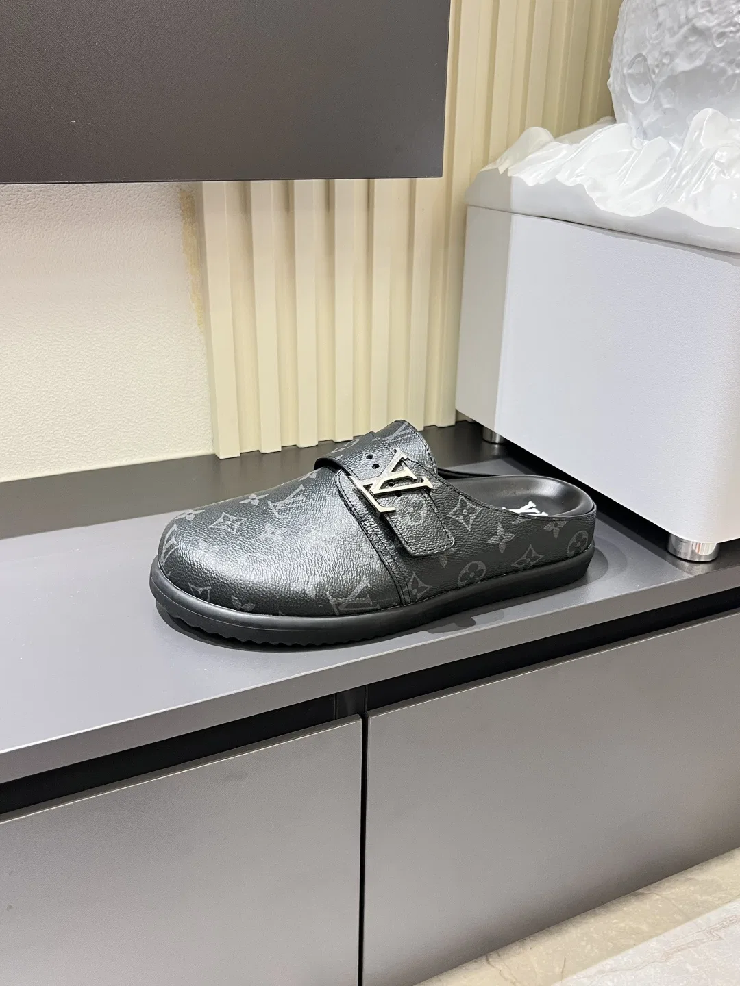 LV 27FW LDWAQLG 007 슬리퍼 7