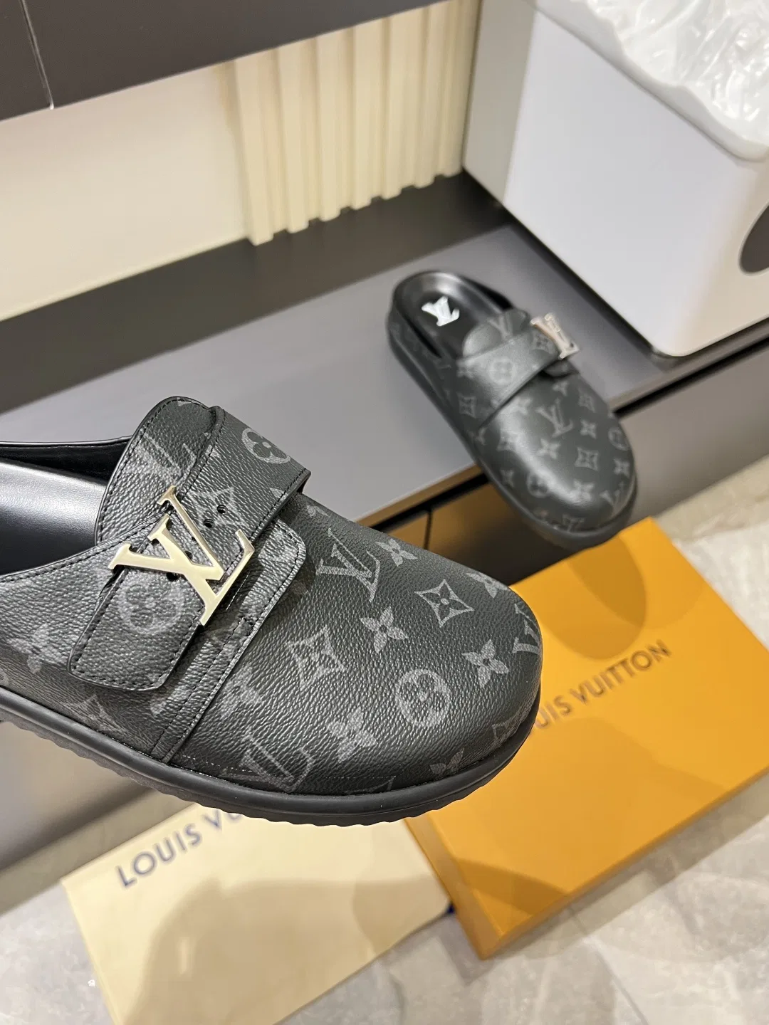 LV 27FW LDWAQLG 007 슬리퍼 8