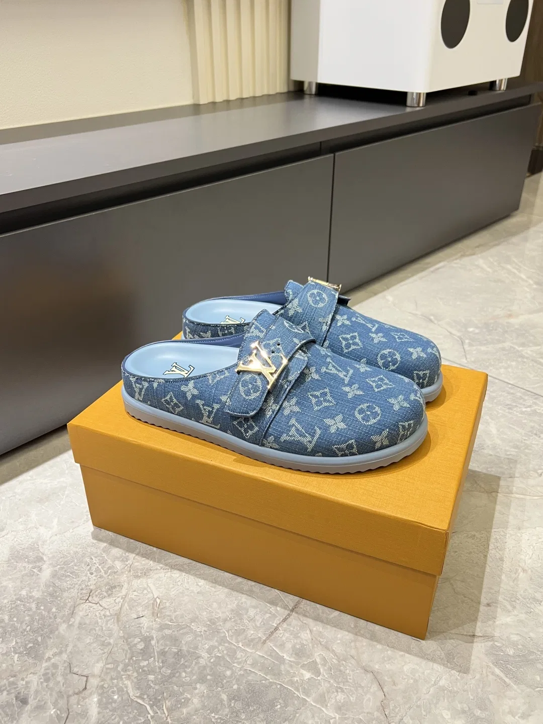 LV 27FW LDWAQLG 007 슬리퍼 10