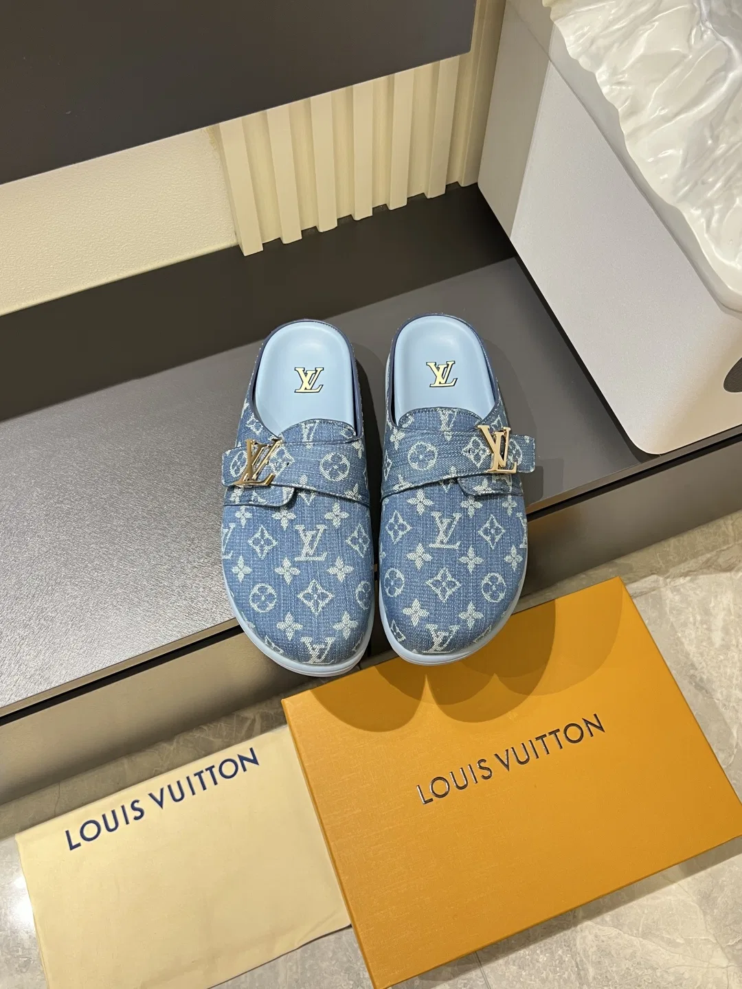 LV 27FW LDWAQLG 007 슬리퍼 11