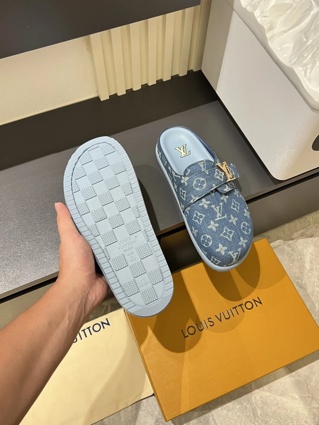 LV 27FW LDWAQLG 007 슬리퍼 13