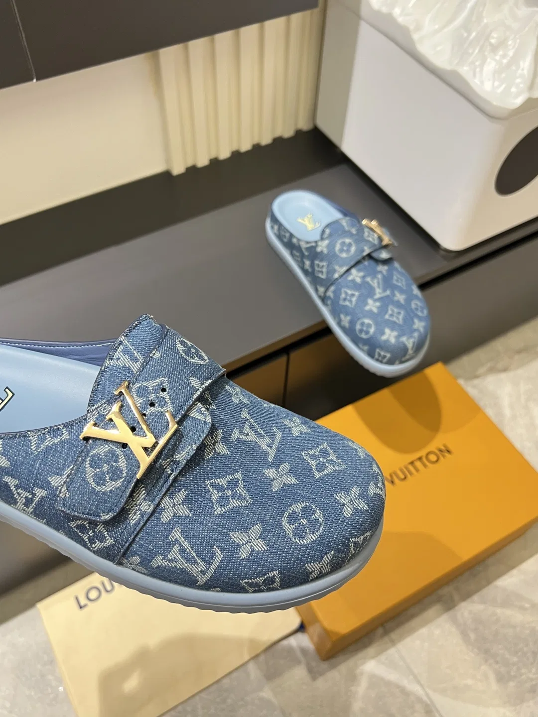 LV 27FW LDWAQLG 007 슬리퍼 14