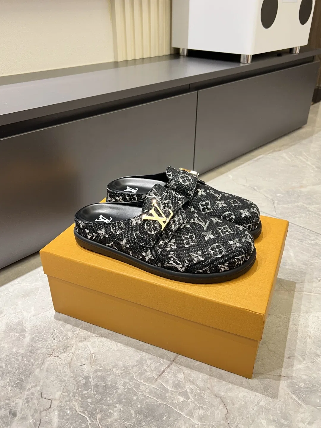 LV 27FW LDWAQLG 007 슬리퍼 19