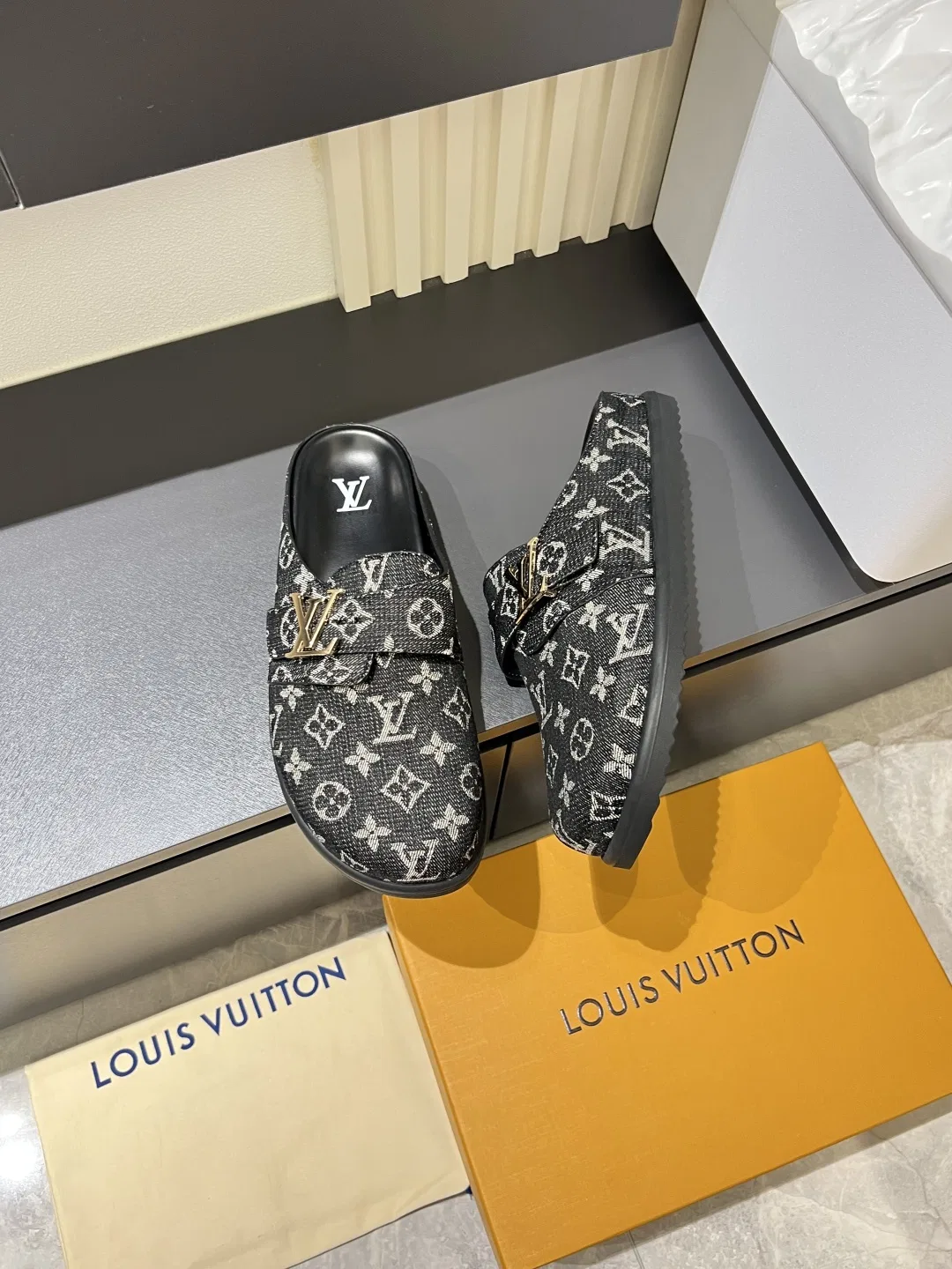LV 27FW LDWAQLG 007 슬리퍼 21