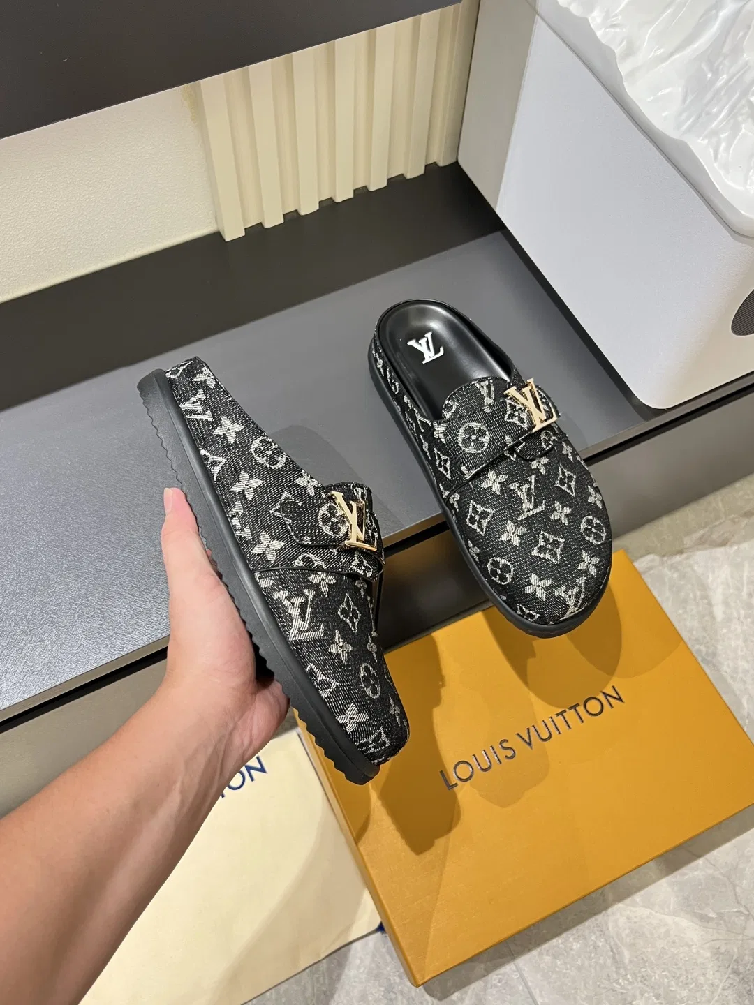 LV 27FW LDWAQLG 007 슬리퍼 22