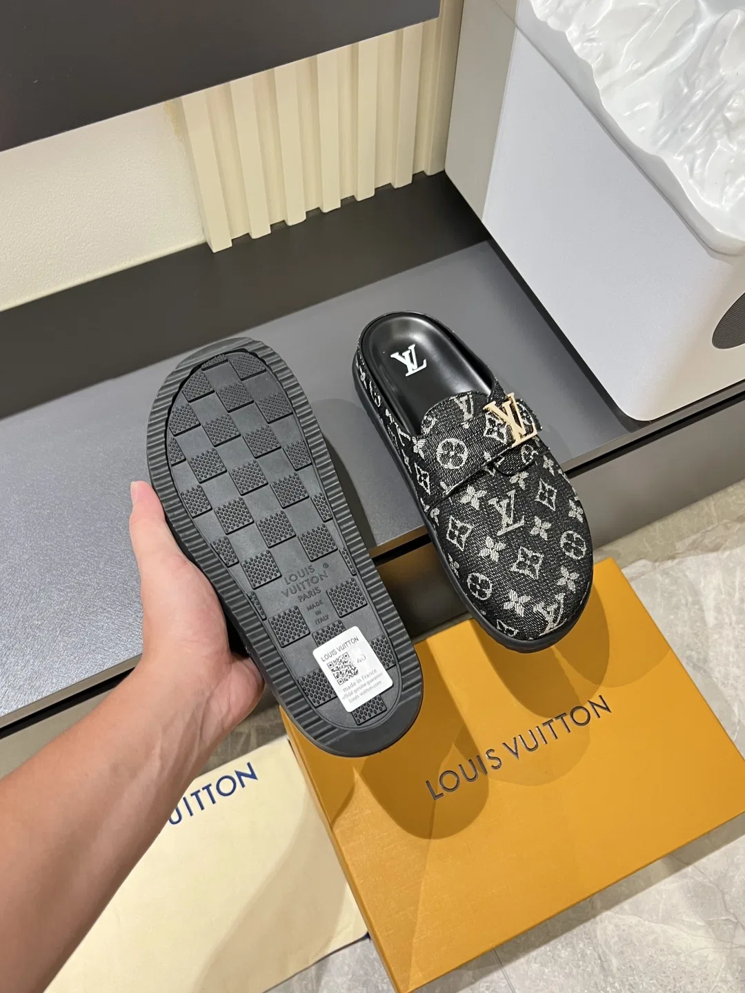 LV 27FW LDWAQLG 007 슬리퍼 23